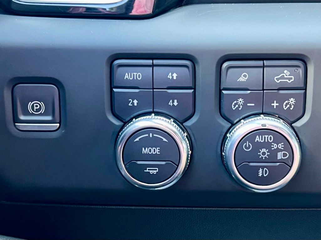 2023 GMC Sierra 1500 AT4 photo