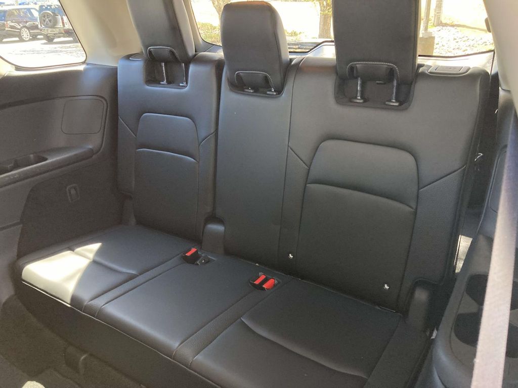 Used 2023 White Nissan SL image 11