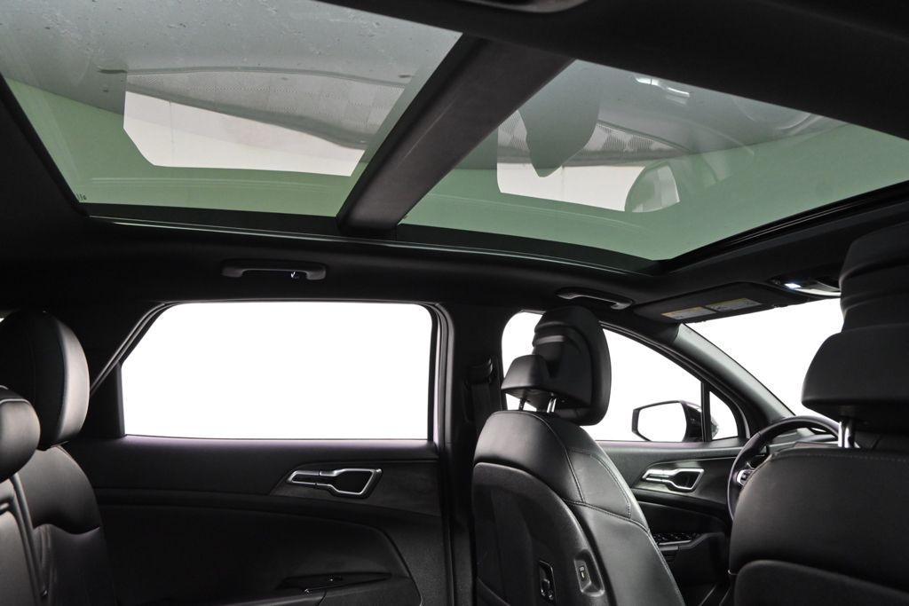 Used 2024 White Kia X-Line image 17