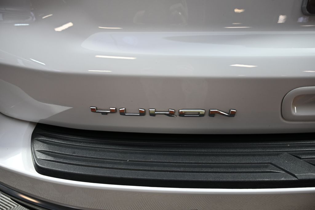 2023 GMC Yukon AT4 10
