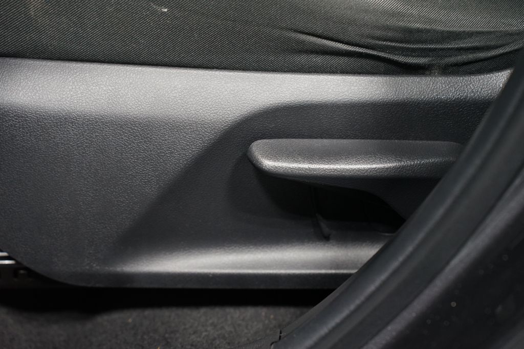 Thumbnail: 2023 Toyota RAV4 - 31