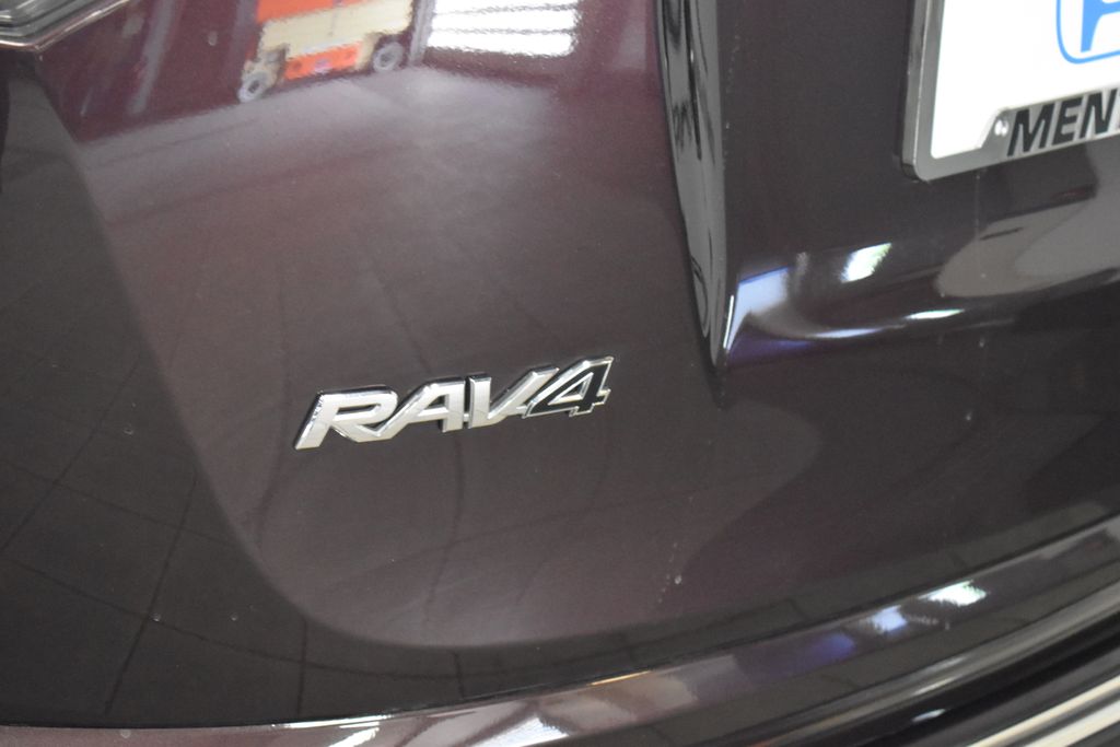 2018 Toyota RAV4 XLE 7