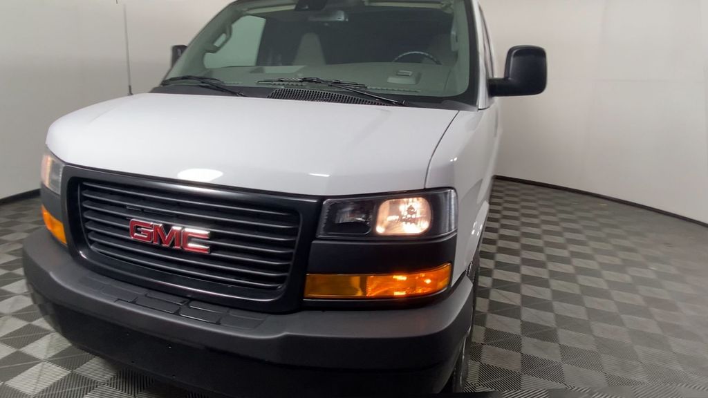 2023 GMC Savana 3500 Work Van 3