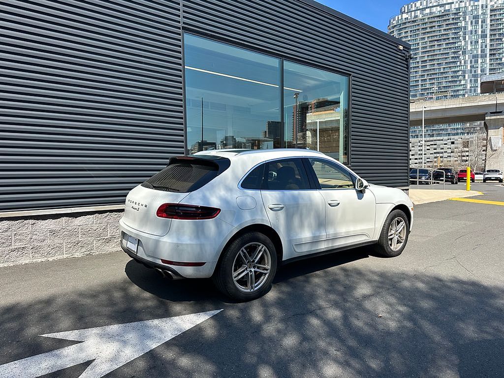 Thumbnail: 2016 Porsche Macan - 5