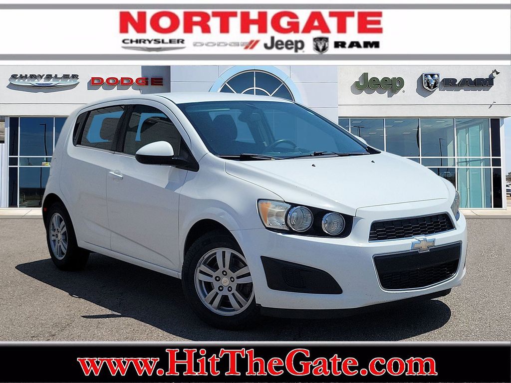 Summit White 2014 Chevrolet Sonic LT Hatchback FWD Hatchback Front-Wheel Drive 6-Speed Automatic
