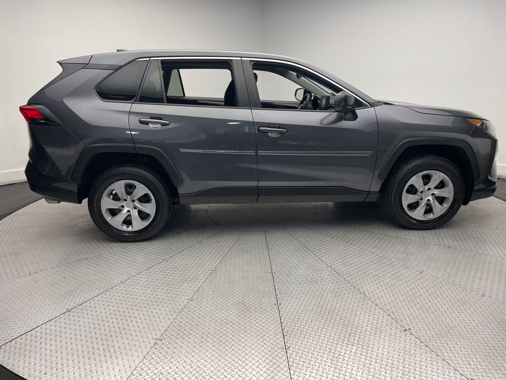 2022 Toyota RAV4 LE 4