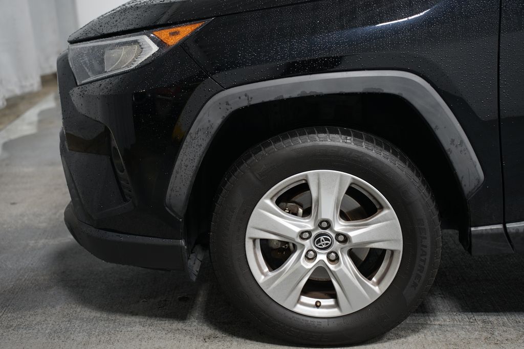 2020 Toyota RAV4 XLE 5
