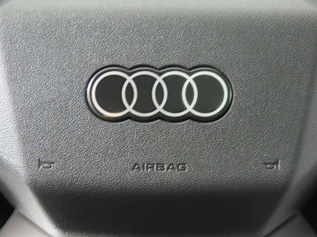 Thumbnail: 2025 Audi Q6 e-tron - 15