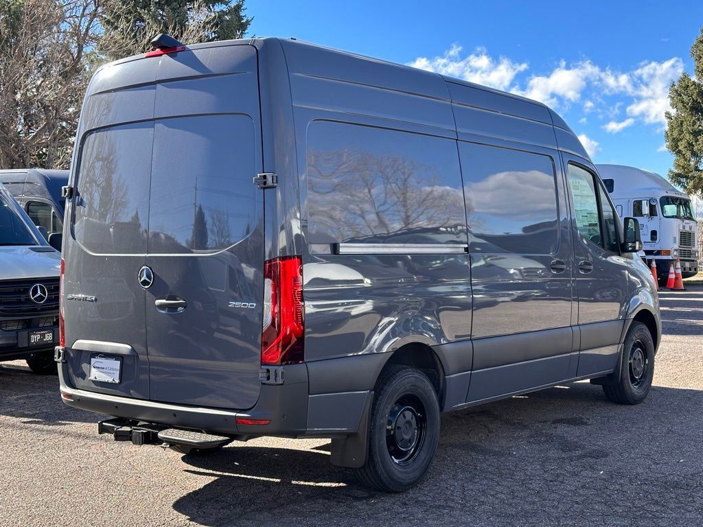 2024 Mercedes-Benz Sprinter 2500 Cargo 144 WB 2