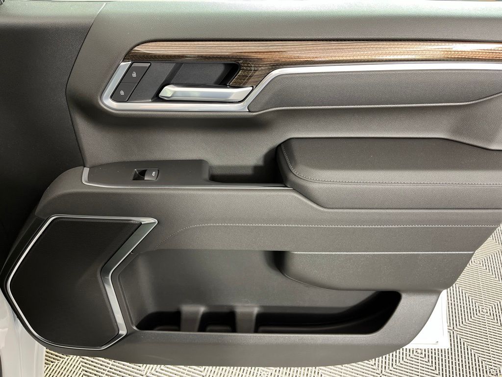 Thumbnail: 2026 Chevrolet Silverado 1500 - 9