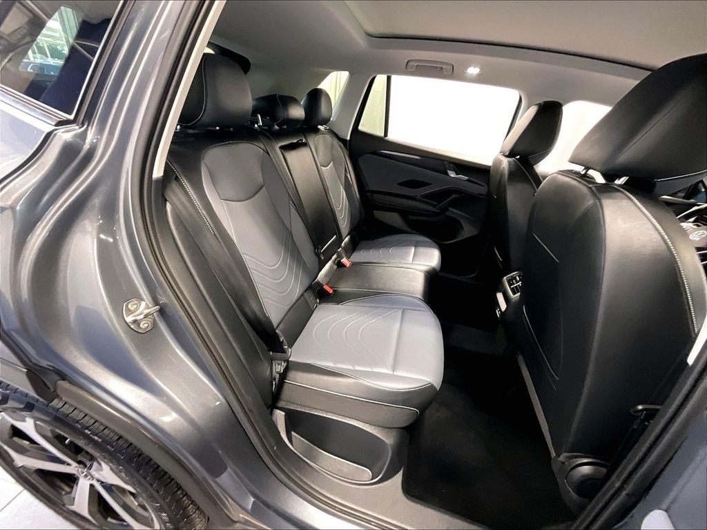 2025 Volkswagen Tiguan — photo 16