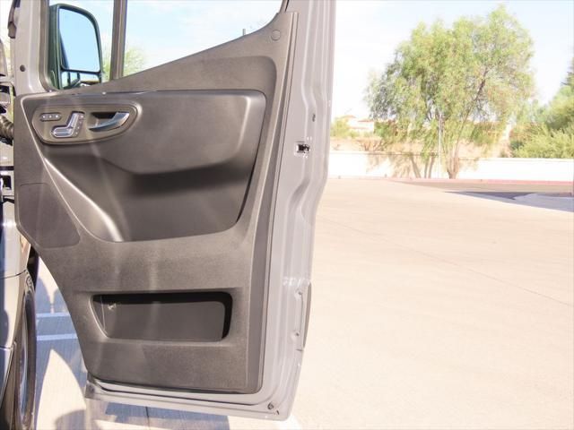 Thumbnail: 2025 Mercedes-Benz Sprinter - 26