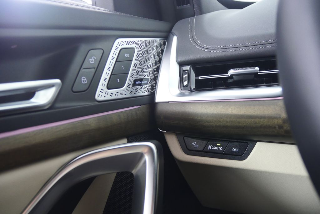 2025 BMW X1 xDrive28i 18