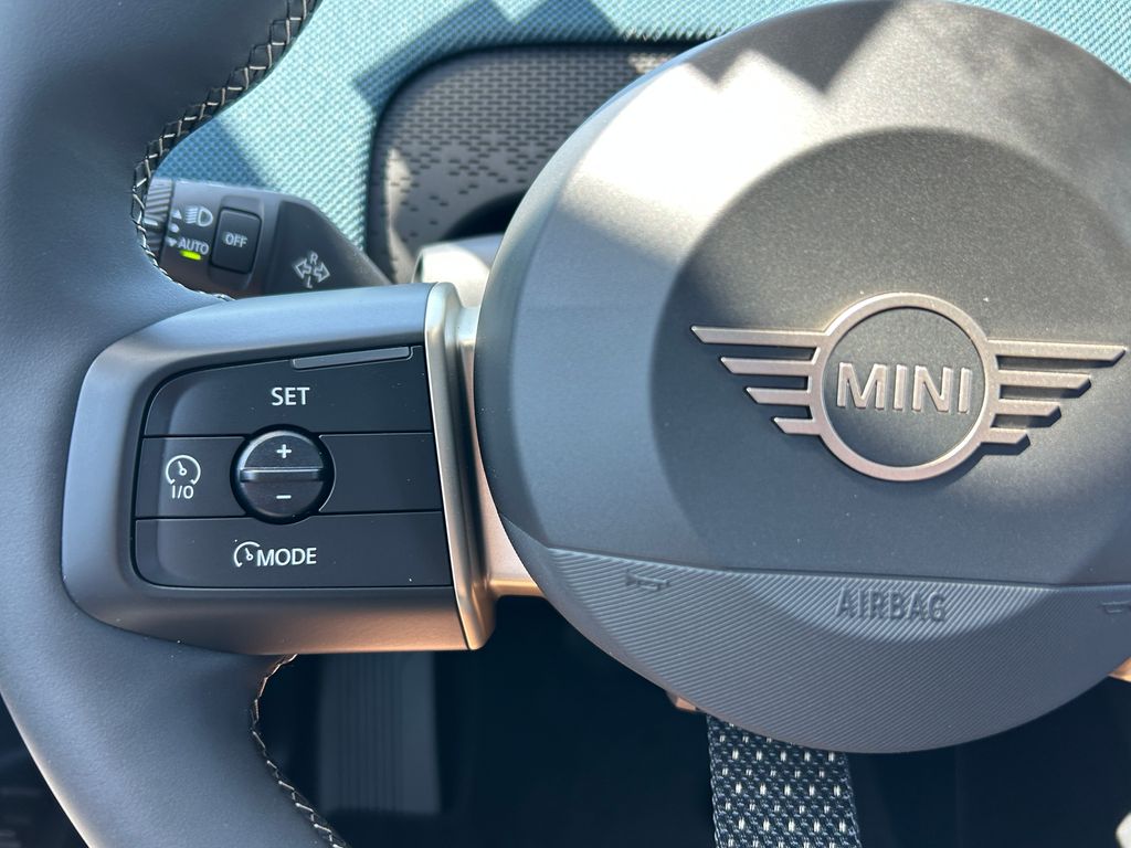 2025 MINI Cooper Countryman Signature 19