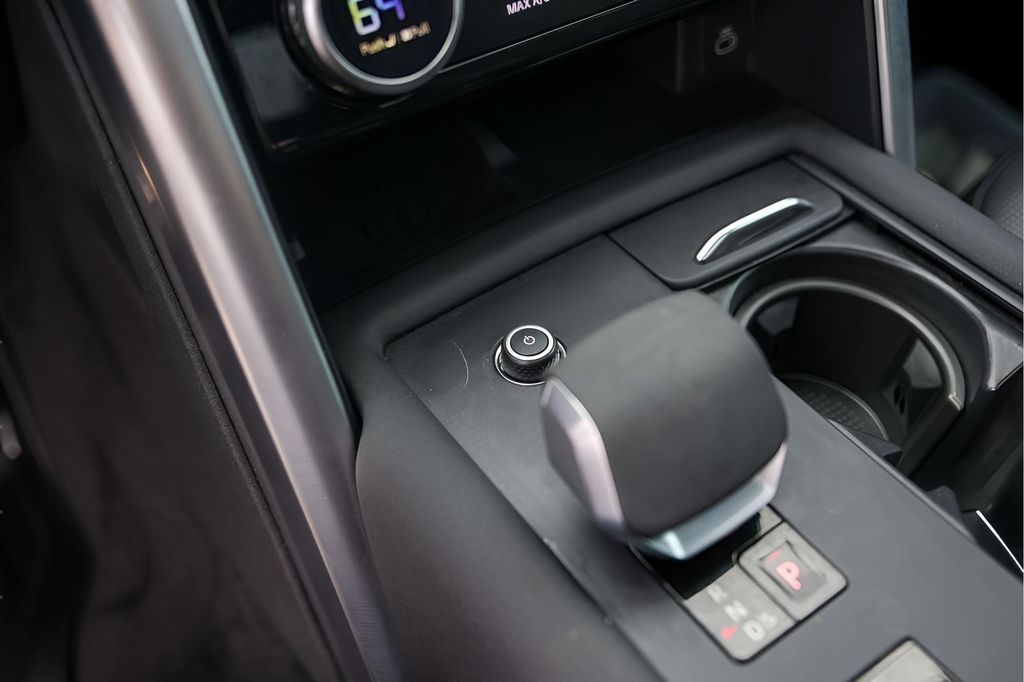 Used Car 2024 Land Rover Discovery  Metropolitan Edition For Sale Under $70,000 In Austin, Texas