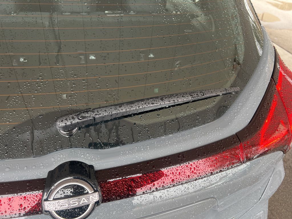 2024 Nissan Kicks SR photo