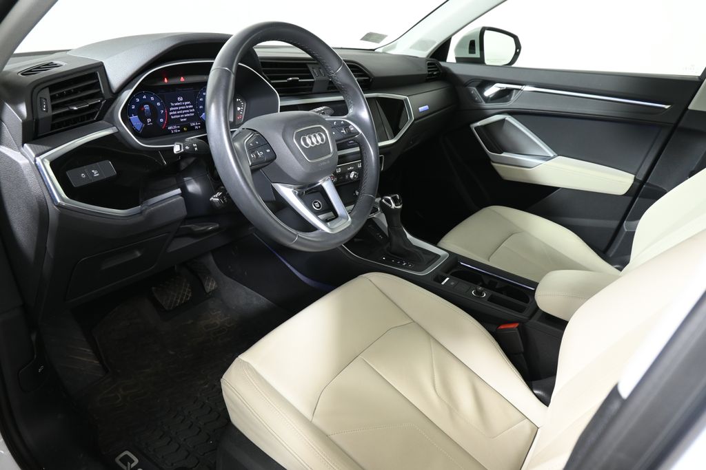 Thumbnail: 2021 Audi Q3 - 4