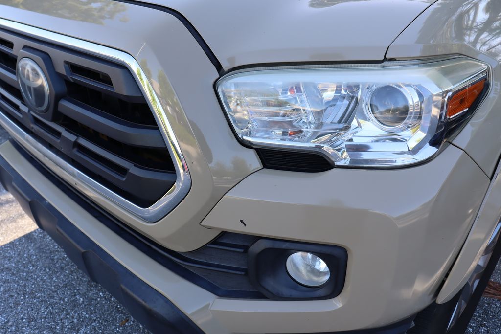 Thumbnail: 2019 Toyota Tacoma - 3