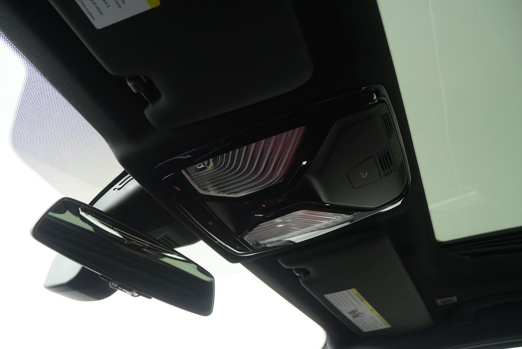 Thumbnail: 2025 BMW 3 Series - 25