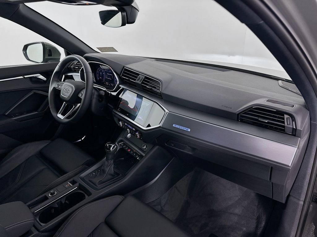 Thumbnail: 2020 Audi Q3 - 30