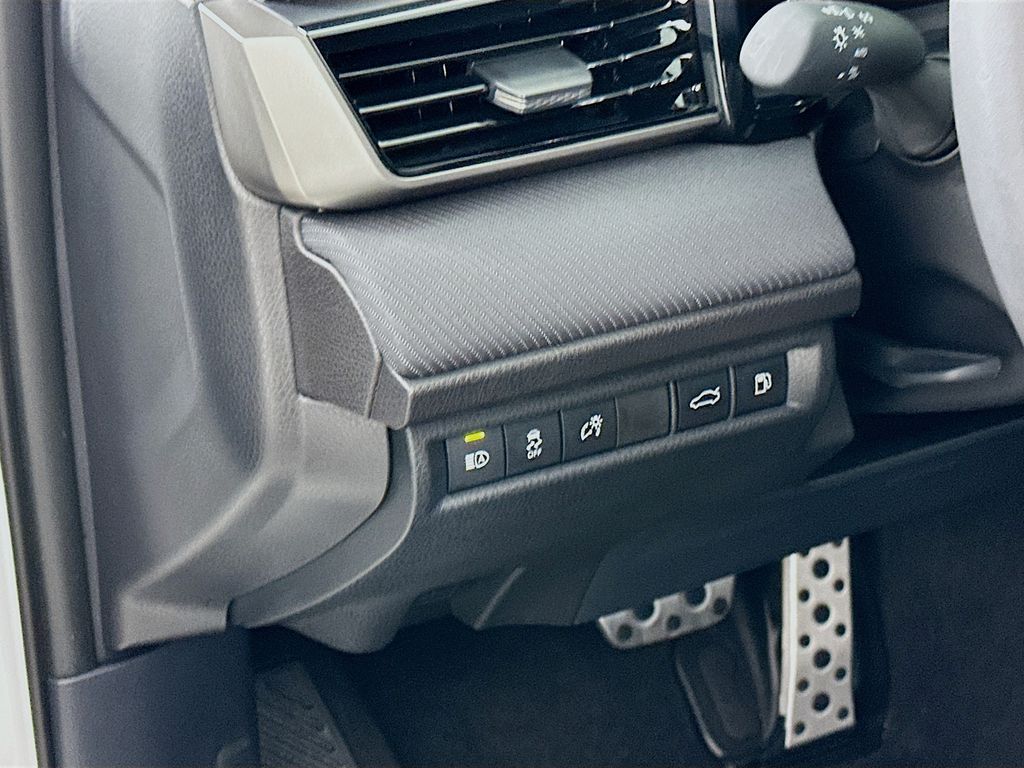 Thumbnail: 2025 Toyota Camry - 10