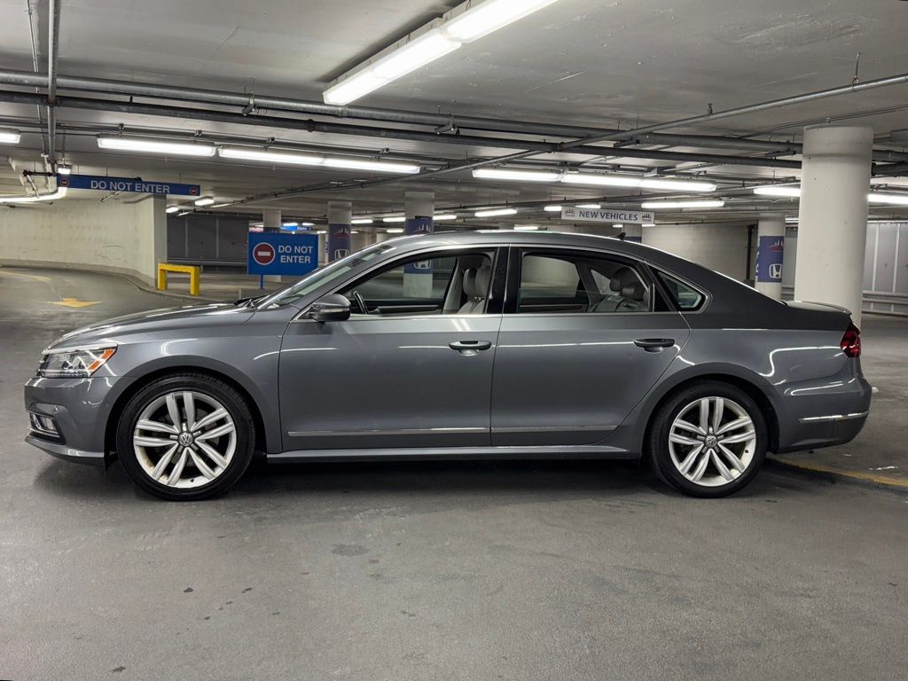 2017 Volkswagen Passat SEL Premium 31