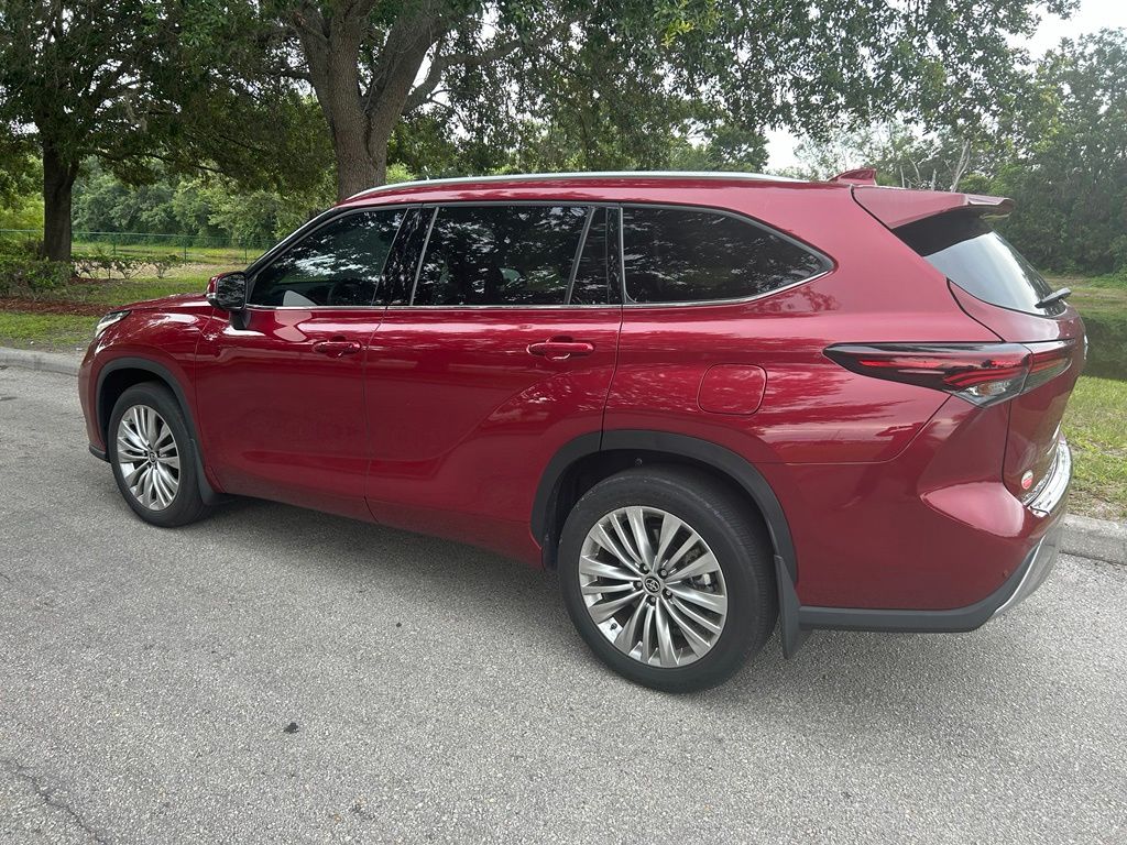 Thumbnail: 2024 Toyota Highlander - 4