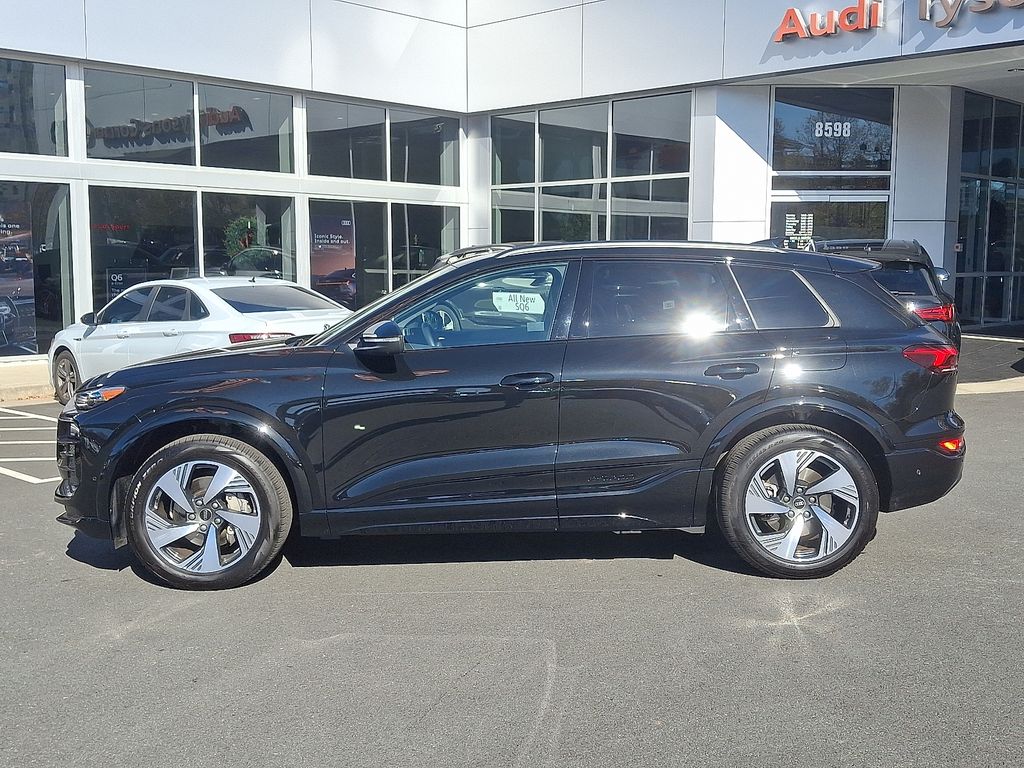 Thumbnail: 2025 Audi Q6 e-tron - 7