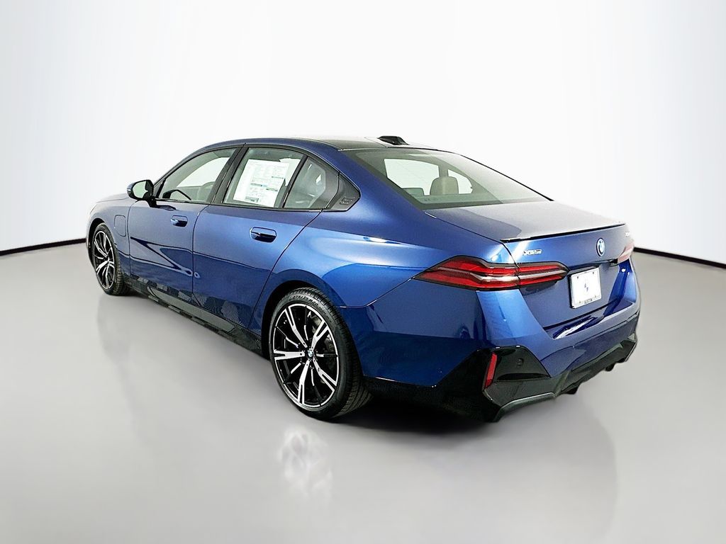 Thumbnail: 2026 BMW 5 Series - 7