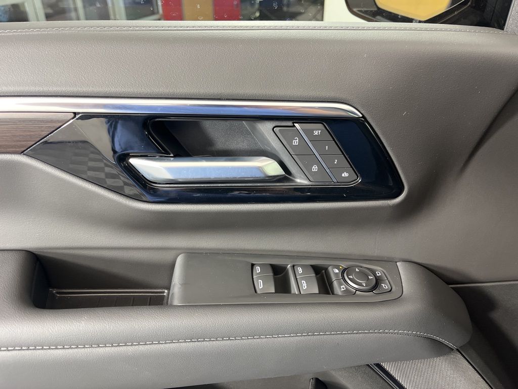 Thumbnail: 2026 Chevrolet Tahoe - 24