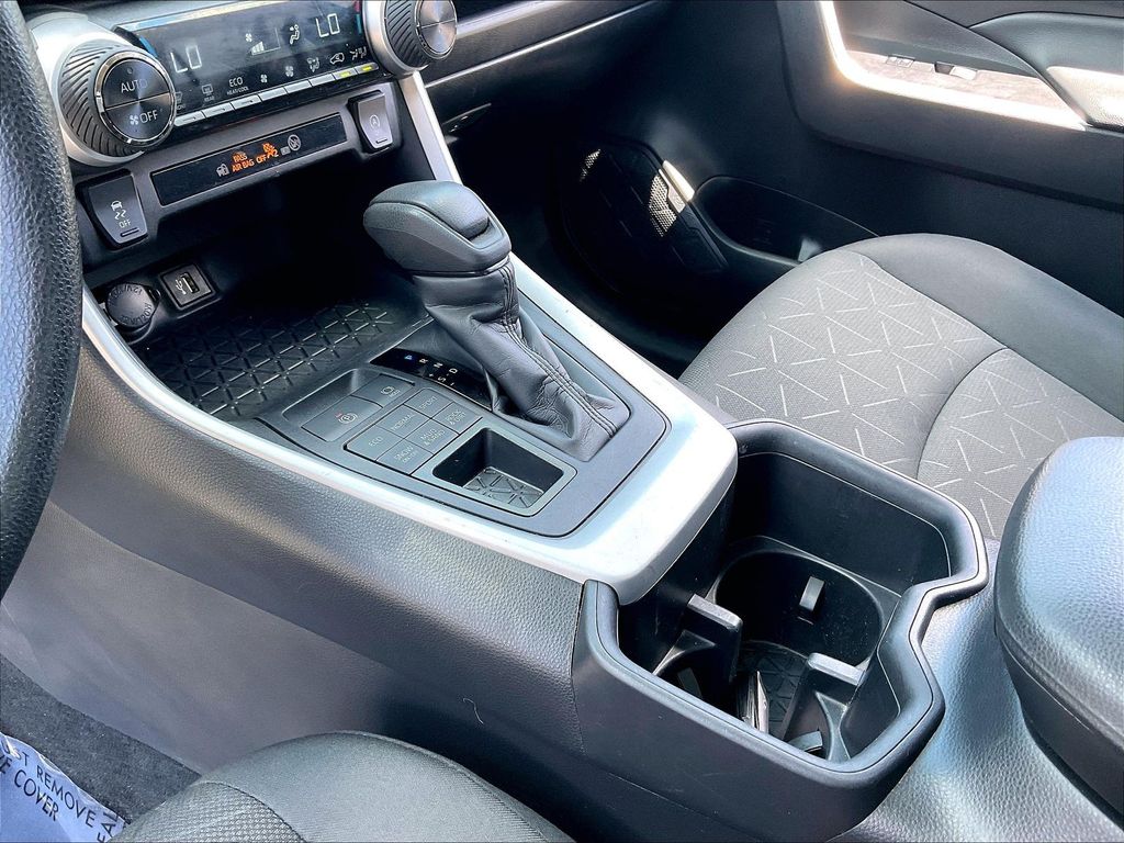 2024 Toyota RAV4 — photo 19