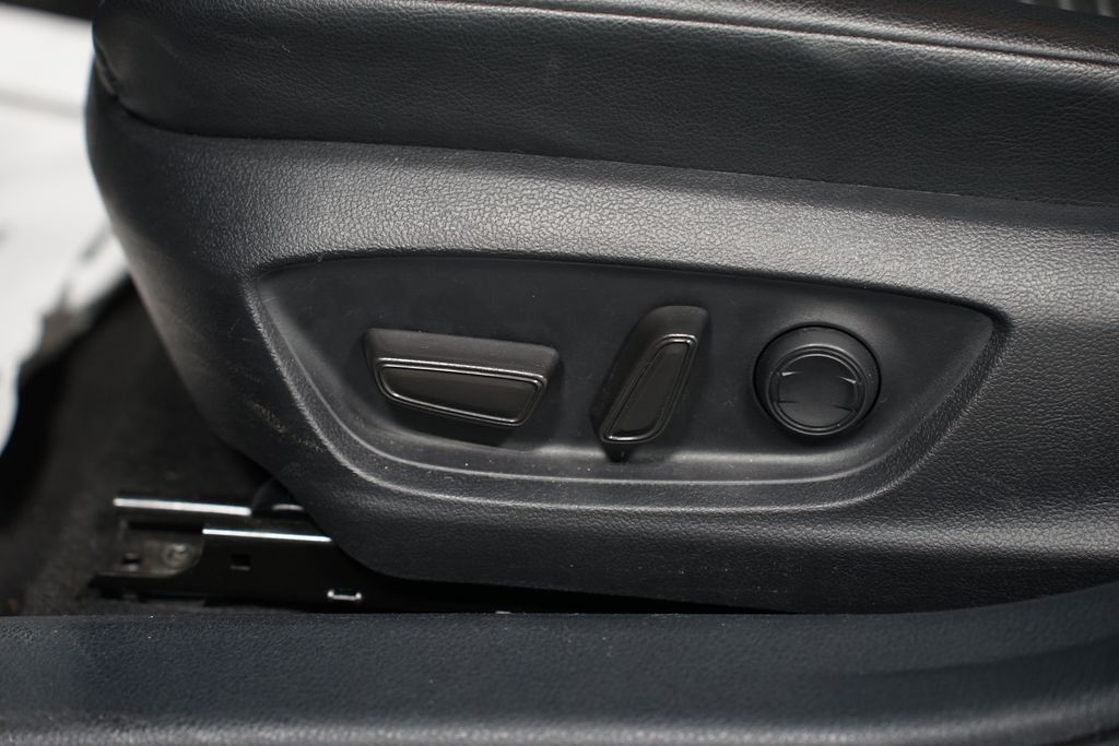 Thumbnail: 2023 Toyota Camry - 31