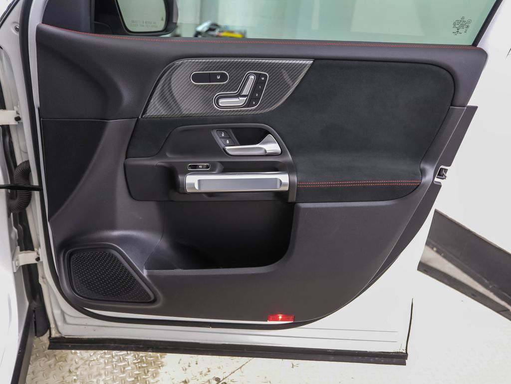 Thumbnail: 2021 Mercedes-Benz GLB - 28