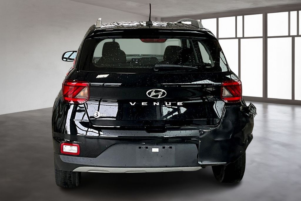 Used 2023 Black Hyundai SEL image 5