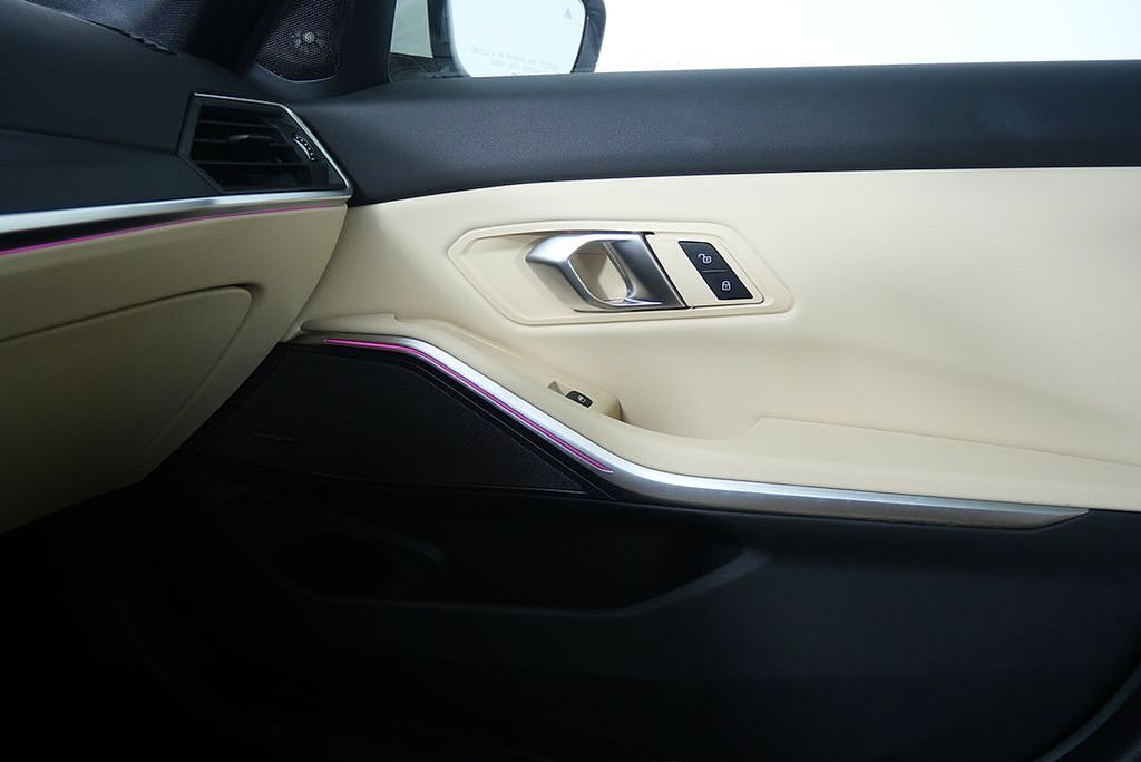 Thumbnail: 2024 BMW 3 Series - 30