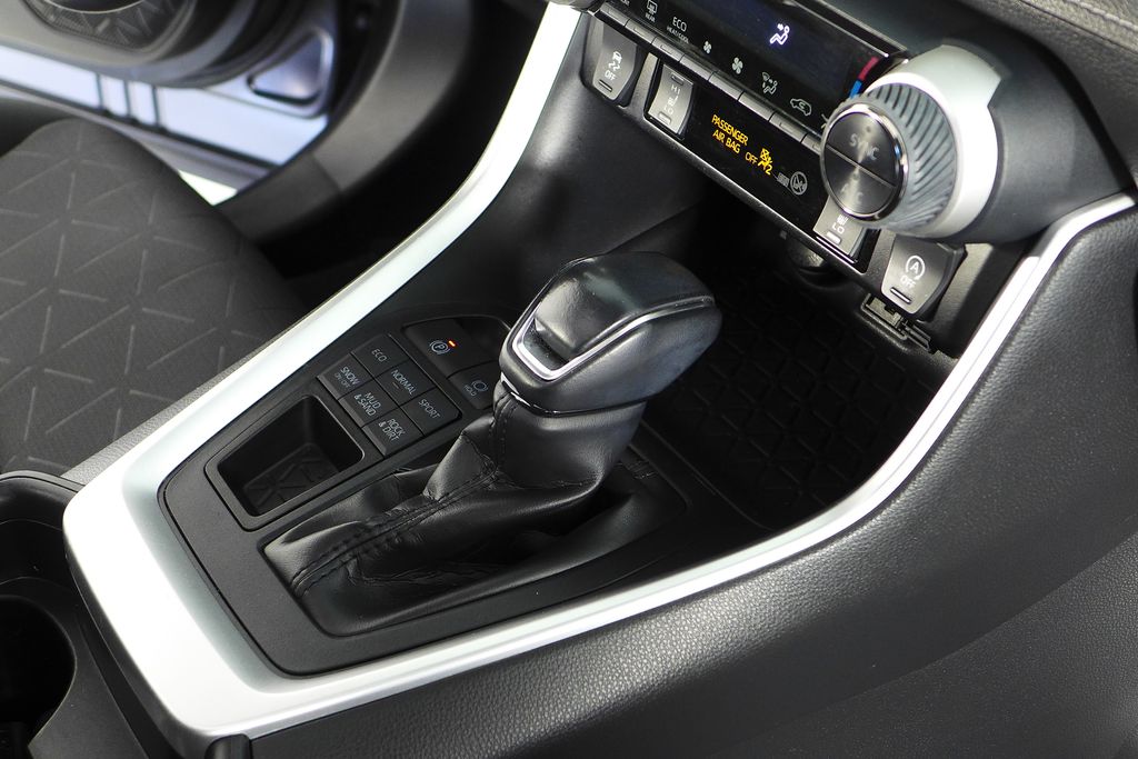 Thumbnail: 2020 Toyota RAV4 - 15