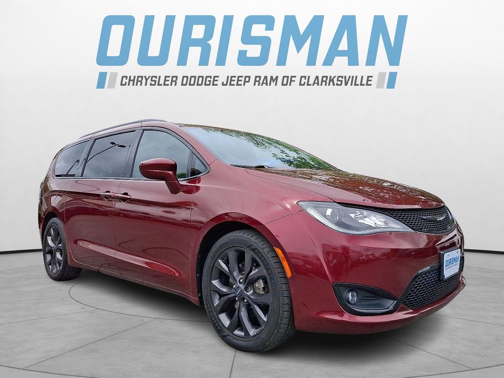 2018 Chrysler Pacifica Touring L Plus's photo