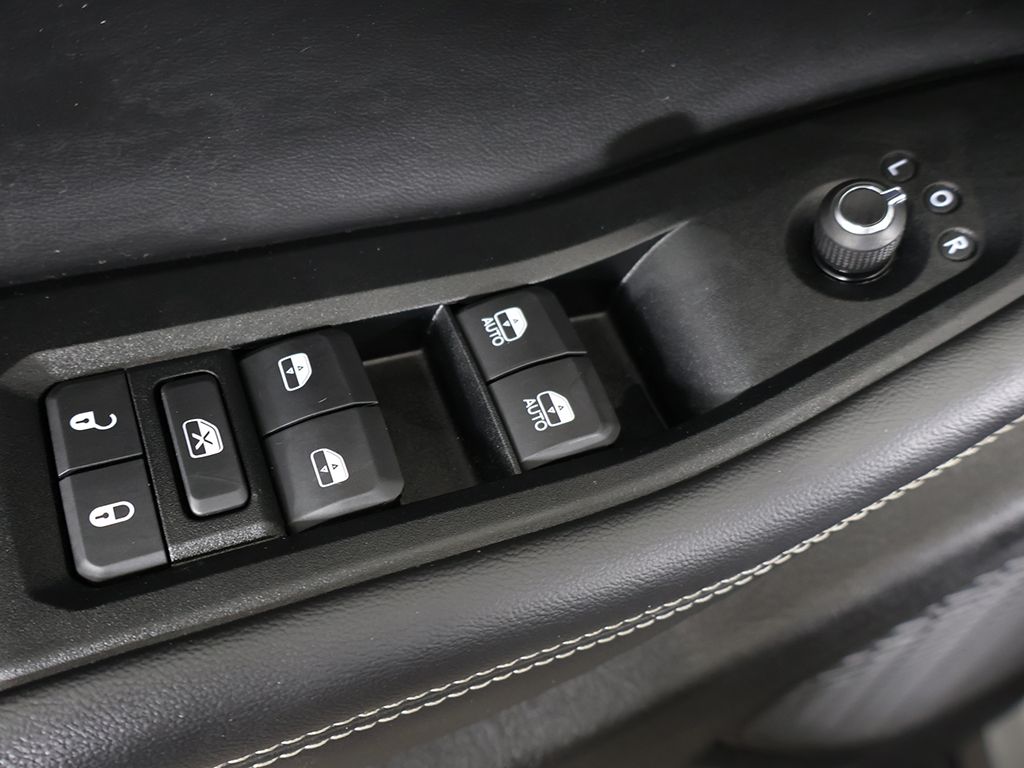 Used 2023 Gray Jeep Altitude image 41