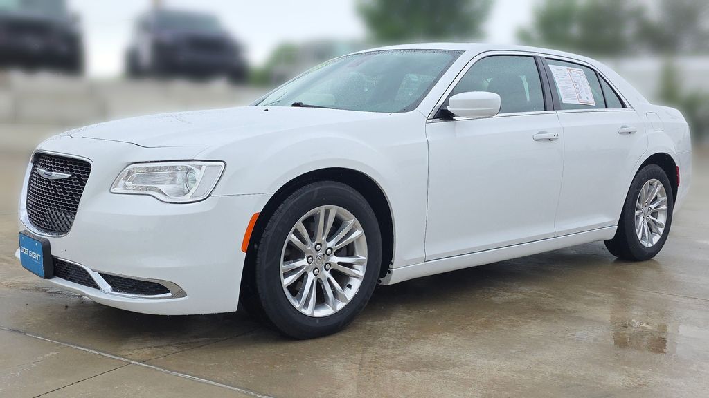  2019 Chrysler 300 Touring RWD   