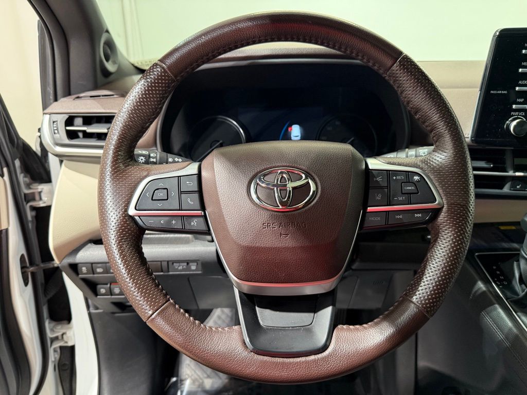 Thumbnail: 2023 Toyota Sienna - 24