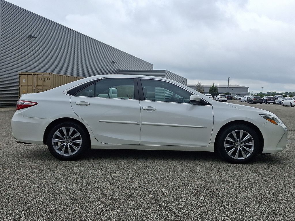 2017 Toyota Camry XLE 7