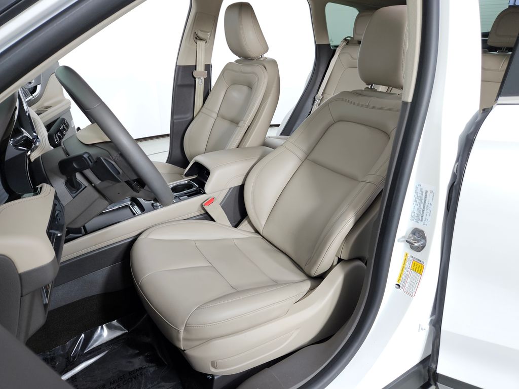 Thumbnail: 2022 Lincoln Corsair - 21