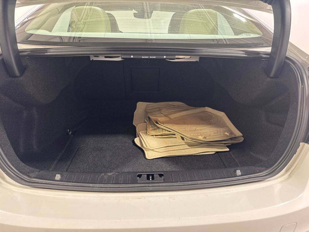 Used 2015 White Volvo T5 Premier image 29