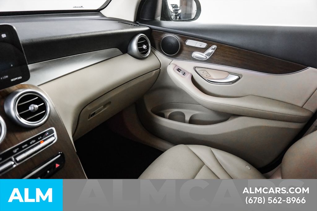 Used 2022 Gray Mercedes-Benz GLC 300 image 38