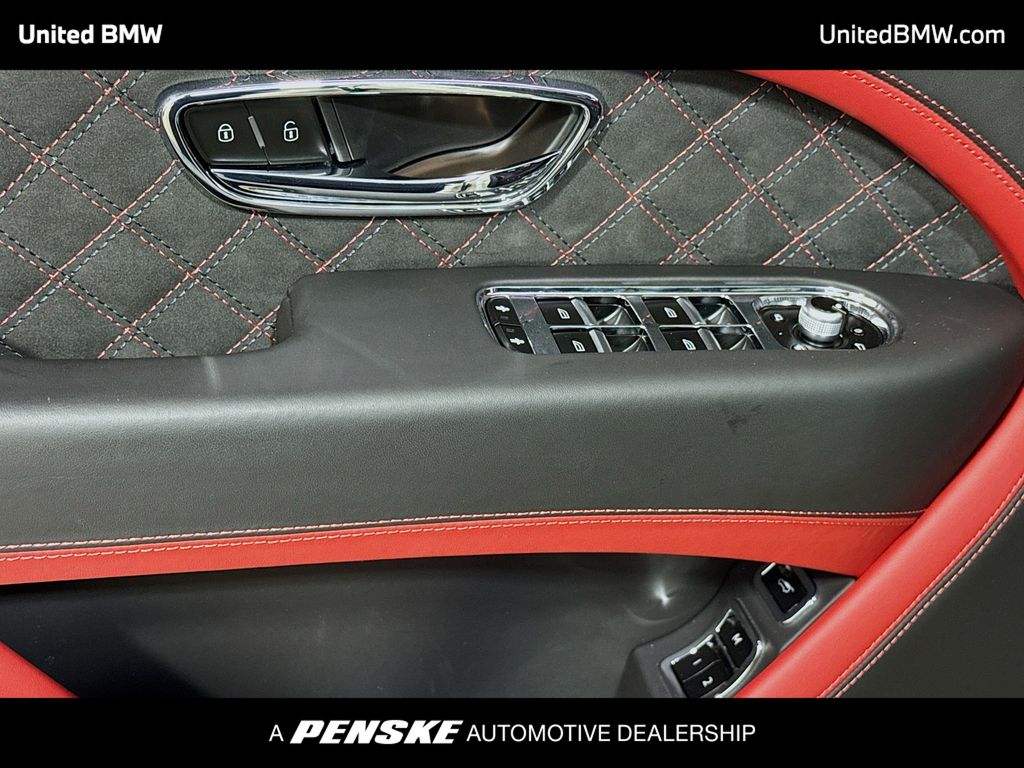 Thumbnail: 2022 Bentley Bentayga - 3