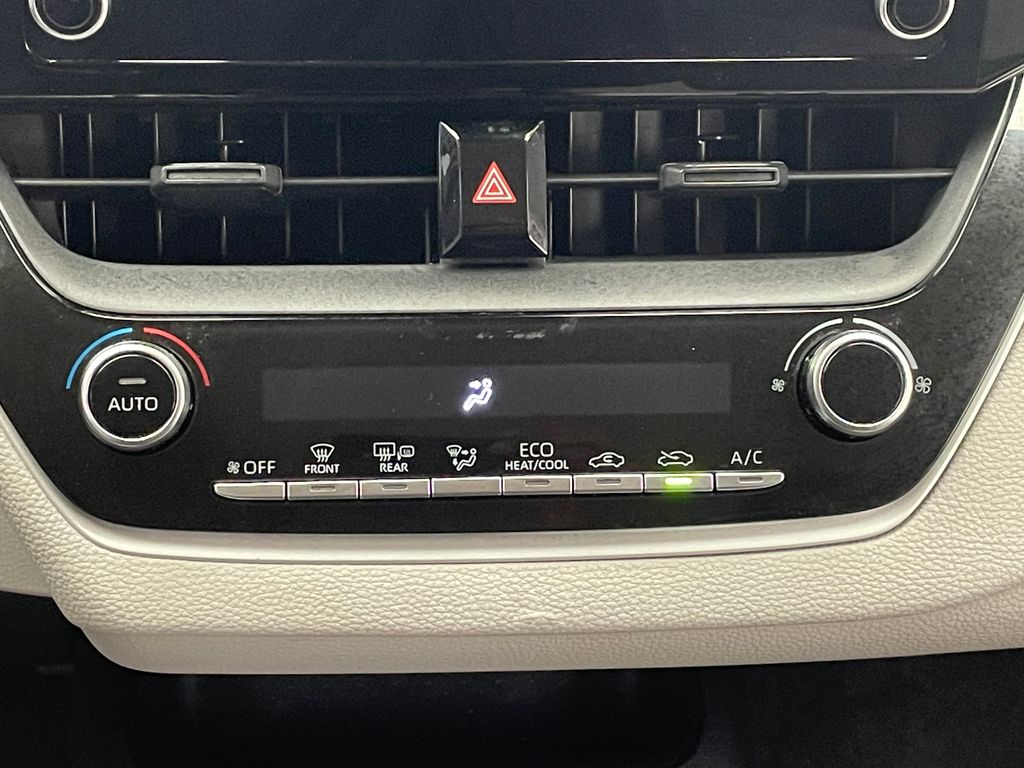 2020 Toyota Corolla LE 31