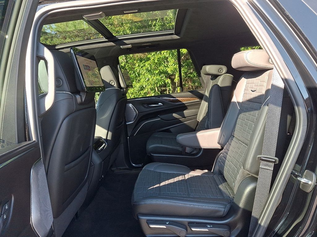 Thumbnail: 2024 Cadillac Escalade - 10