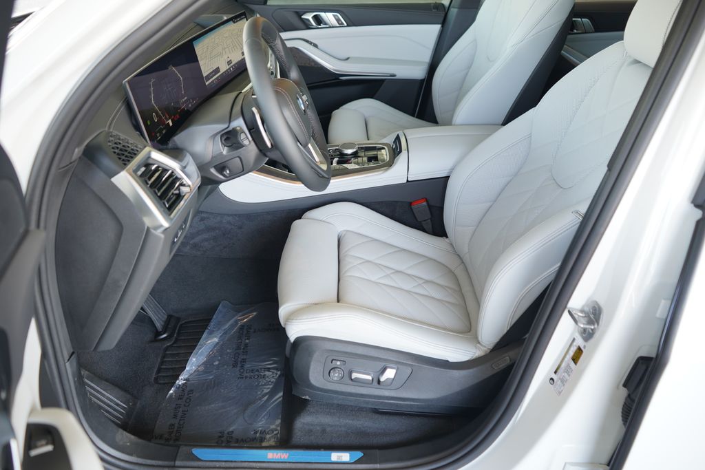 Thumbnail: 2026 BMW X5 - 10