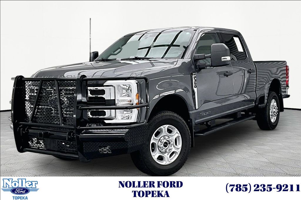 Carbonized Gray Metallic 2025 Ford F-350 Super Duty XLT Crew Cab 4WD Pickup Truck Four-Wheel Drive Automatic