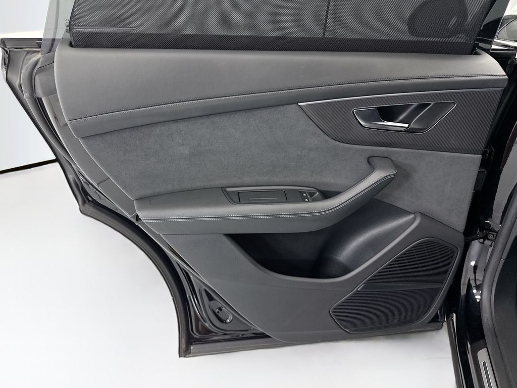 Thumbnail: 2024 Audi RS Q8 - 25